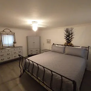 https://welcome-to-pineapple-house.hotels-destin.com
