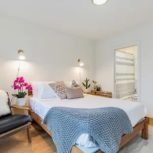 https://2br-2ba-the-ballard-modish-seattle-location-with-rooftop-view.seattlehotelsites.com