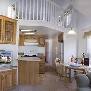 https://newport-dunes-waterfront-resort.topanaheimhotels.com
